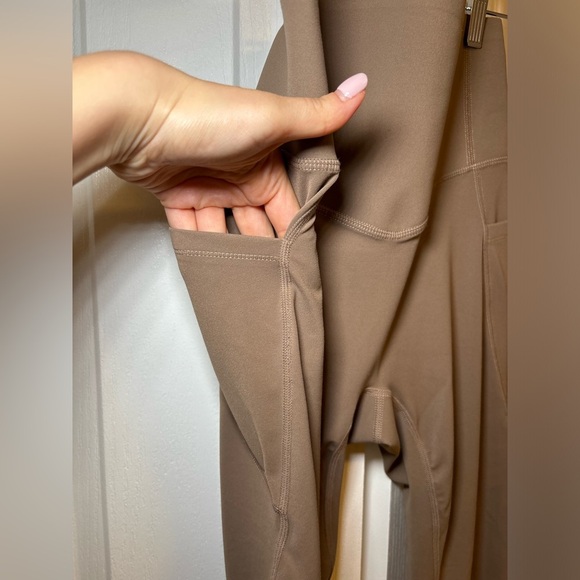 HALARA - Casual Supportive Athletic Chocolate Brown Leggings in Size S - Picture 4 of 7